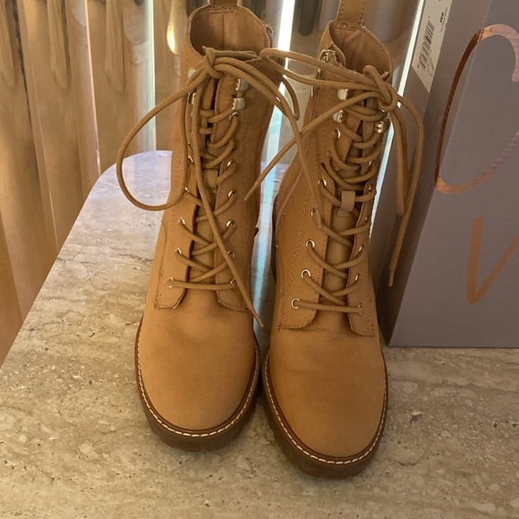 NWB Crown Vintage Genuine Suede, see pictures below - Picture 9 of 10